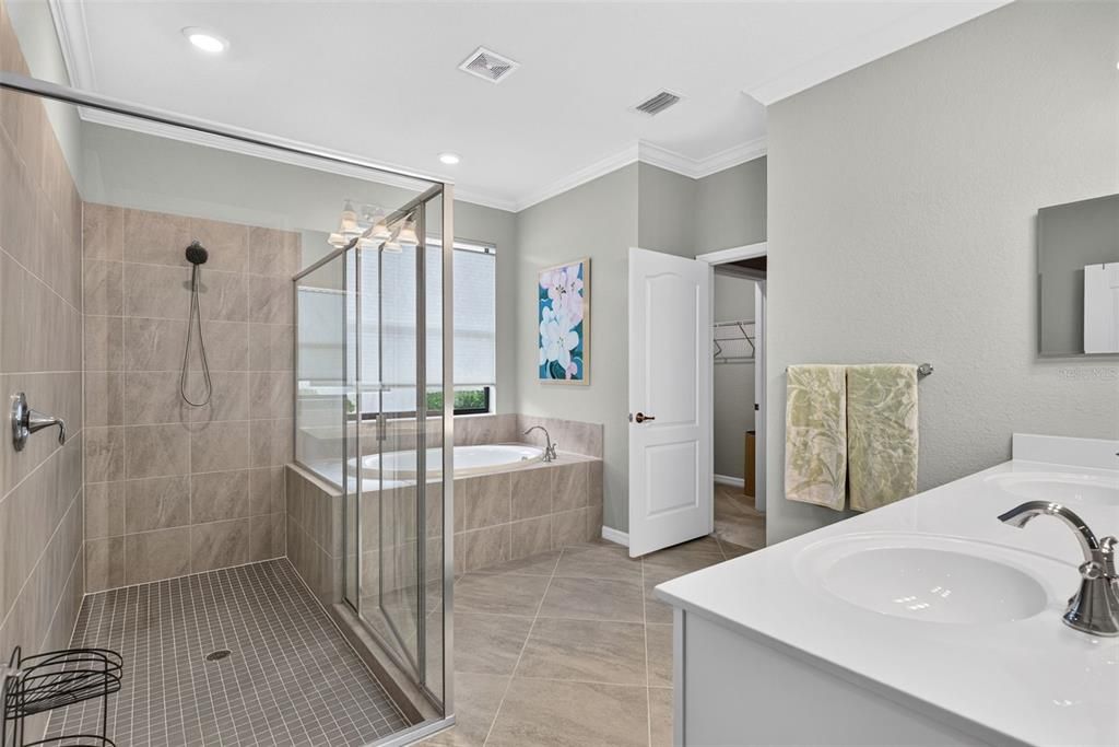 Active With Contract: $589,000 (3 beds, 3 baths, 2214 Square Feet)
