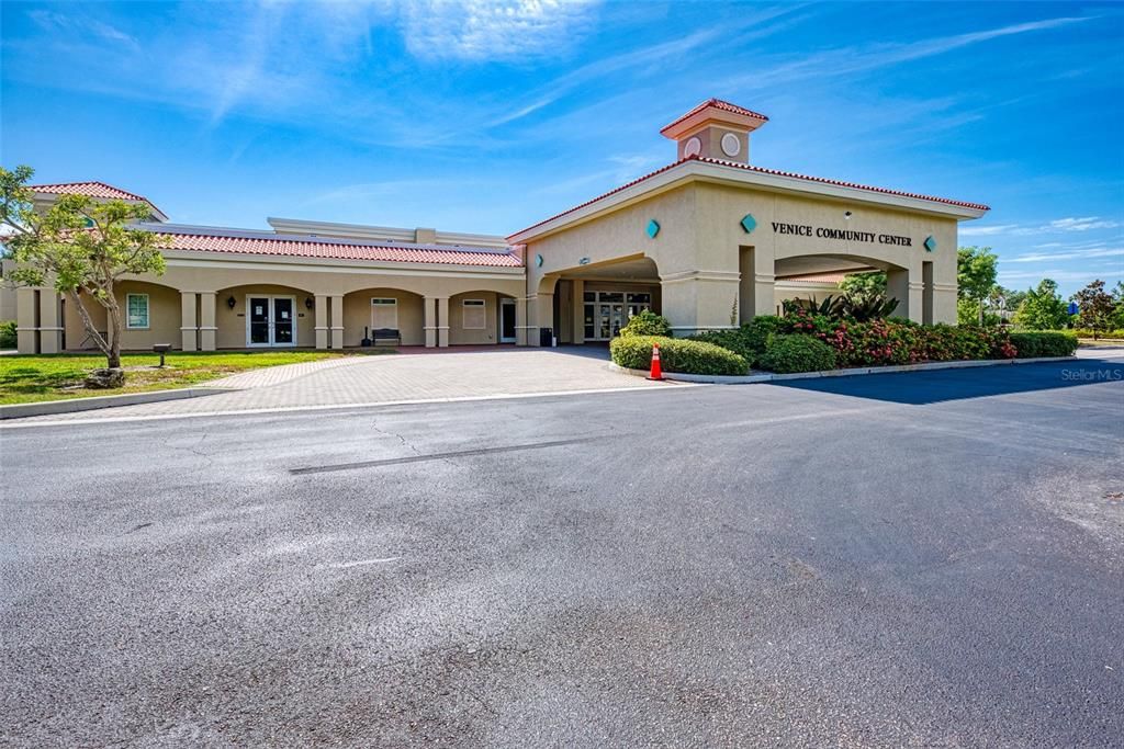 Active With Contract: $589,000 (3 beds, 3 baths, 2214 Square Feet)