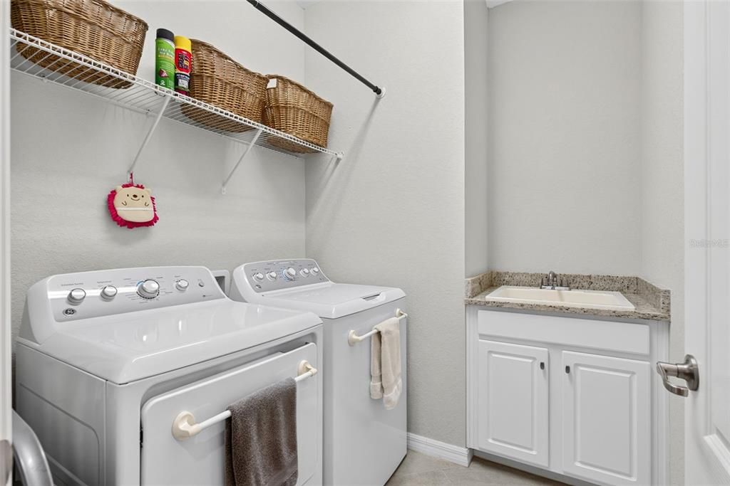 Active With Contract: $589,000 (3 beds, 3 baths, 2214 Square Feet)