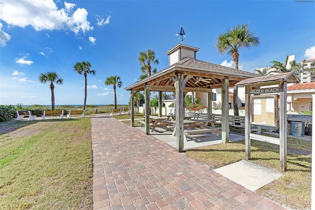 Active With Contract: $589,000 (3 beds, 3 baths, 2214 Square Feet)