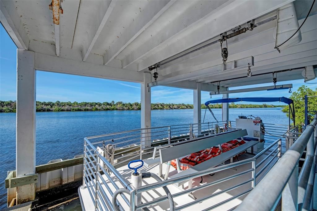 Active With Contract: $589,000 (3 beds, 3 baths, 2214 Square Feet)