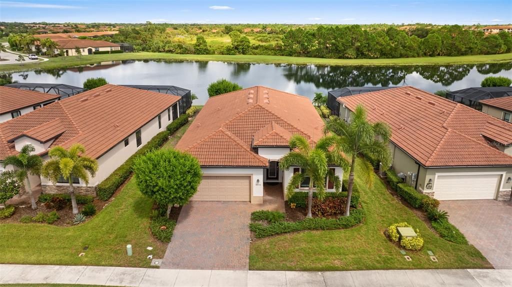 Active With Contract: $589,000 (3 beds, 3 baths, 2214 Square Feet)
