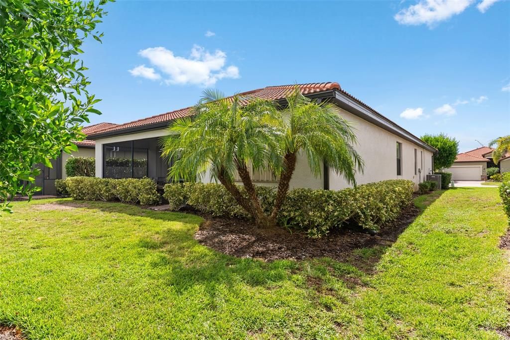 Active With Contract: $589,000 (3 beds, 3 baths, 2214 Square Feet)