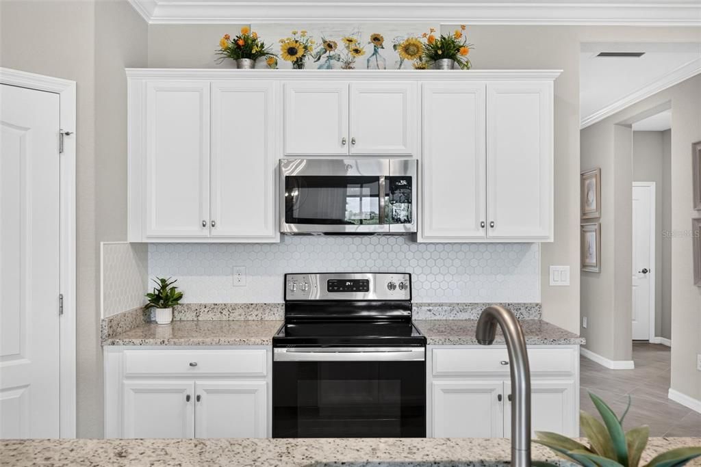 Active With Contract: $589,000 (3 beds, 3 baths, 2214 Square Feet)