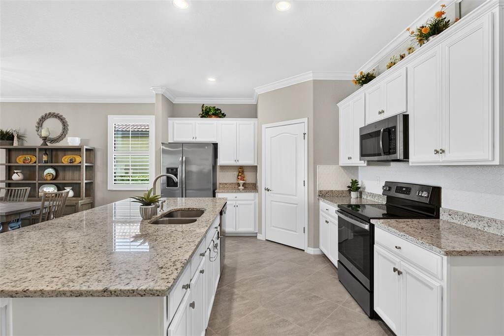 Active With Contract: $589,000 (3 beds, 3 baths, 2214 Square Feet)
