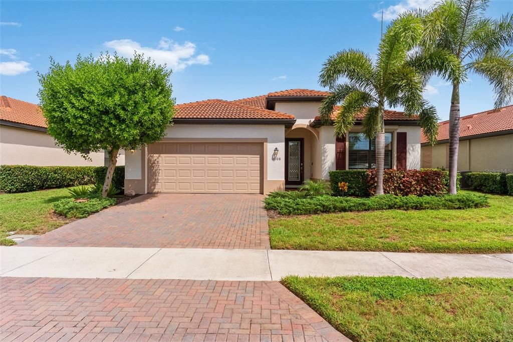 Active With Contract: $589,000 (3 beds, 3 baths, 2214 Square Feet)