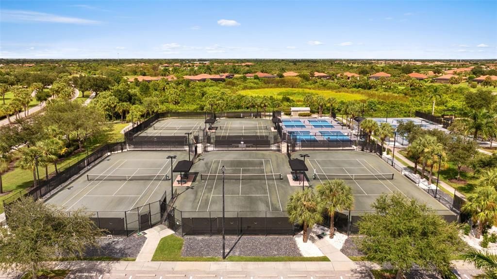 Active With Contract: $589,000 (3 beds, 3 baths, 2214 Square Feet)