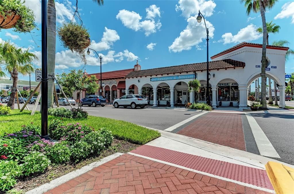 Active With Contract: $589,000 (3 beds, 3 baths, 2214 Square Feet)