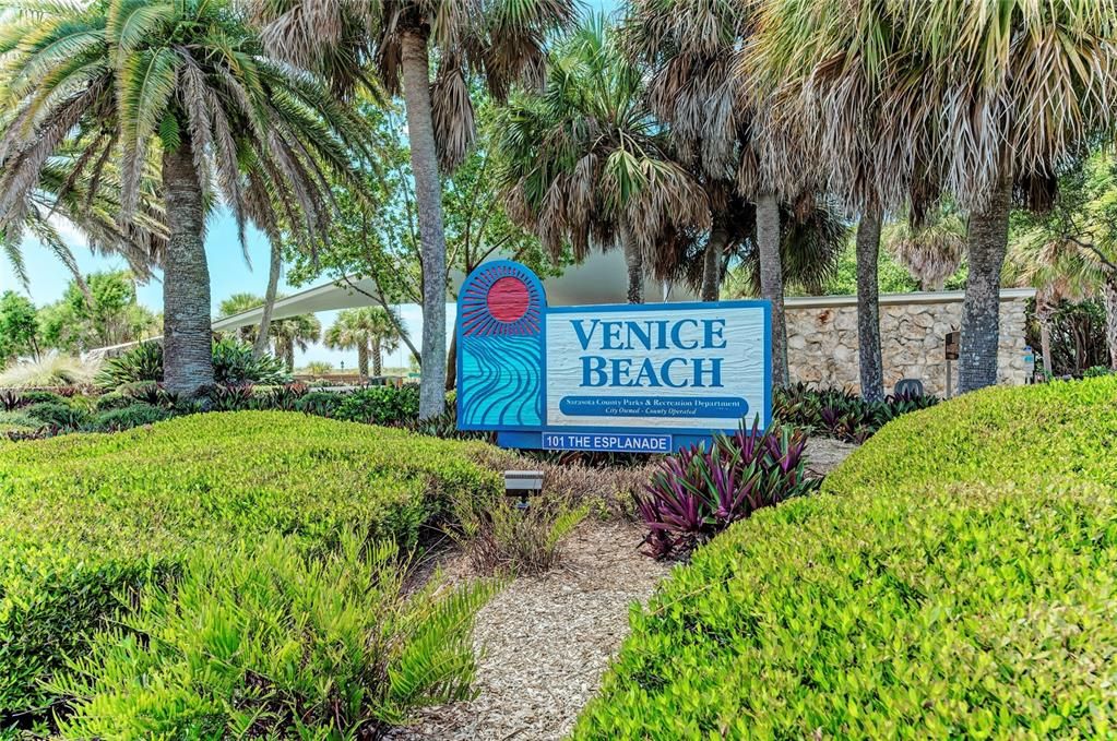 Active With Contract: $589,000 (3 beds, 3 baths, 2214 Square Feet)