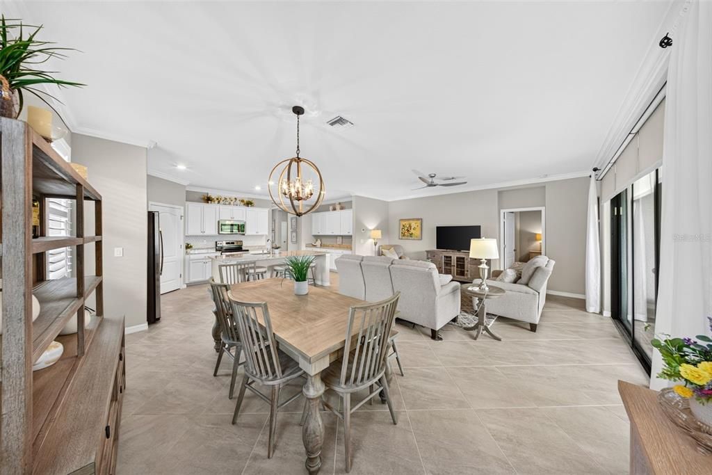 Active With Contract: $589,000 (3 beds, 3 baths, 2214 Square Feet)