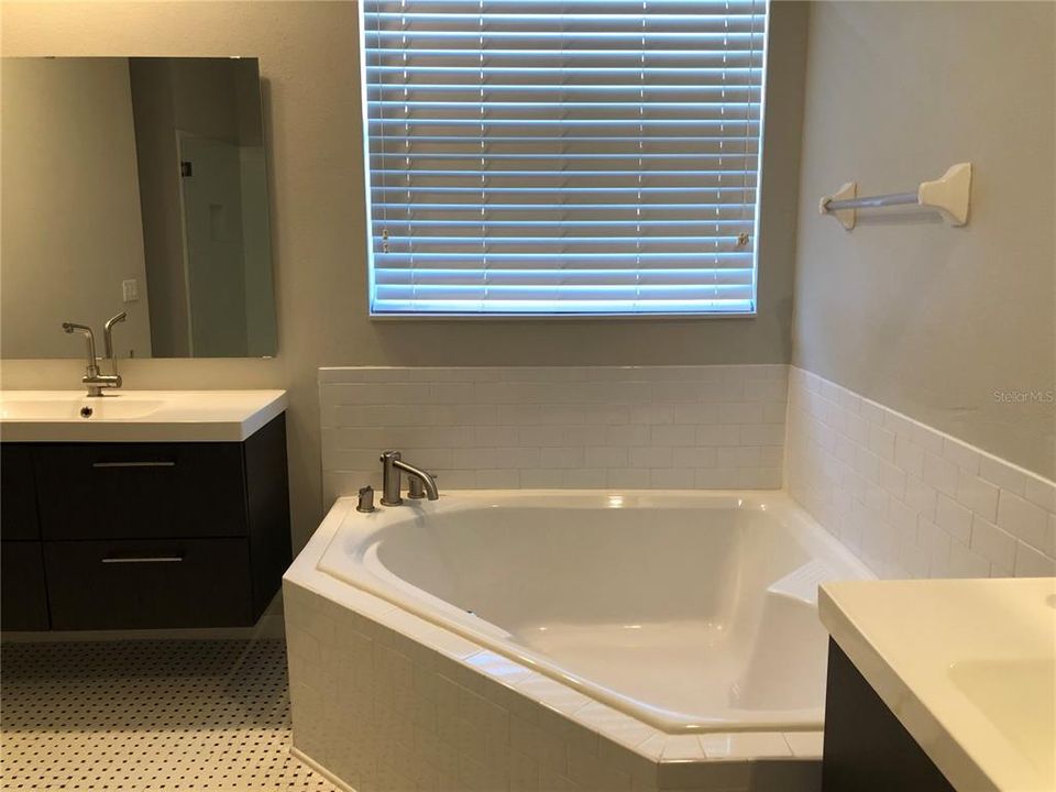 For Rent: $4,300 (4 beds, 3 baths, 2567 Square Feet)