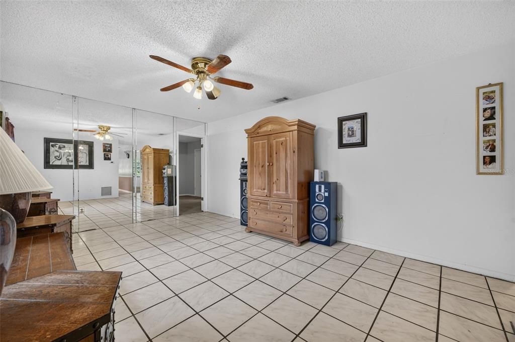 En Venta: $279,000 (3 camas, 2 baños, 1275 Pies cuadrados)