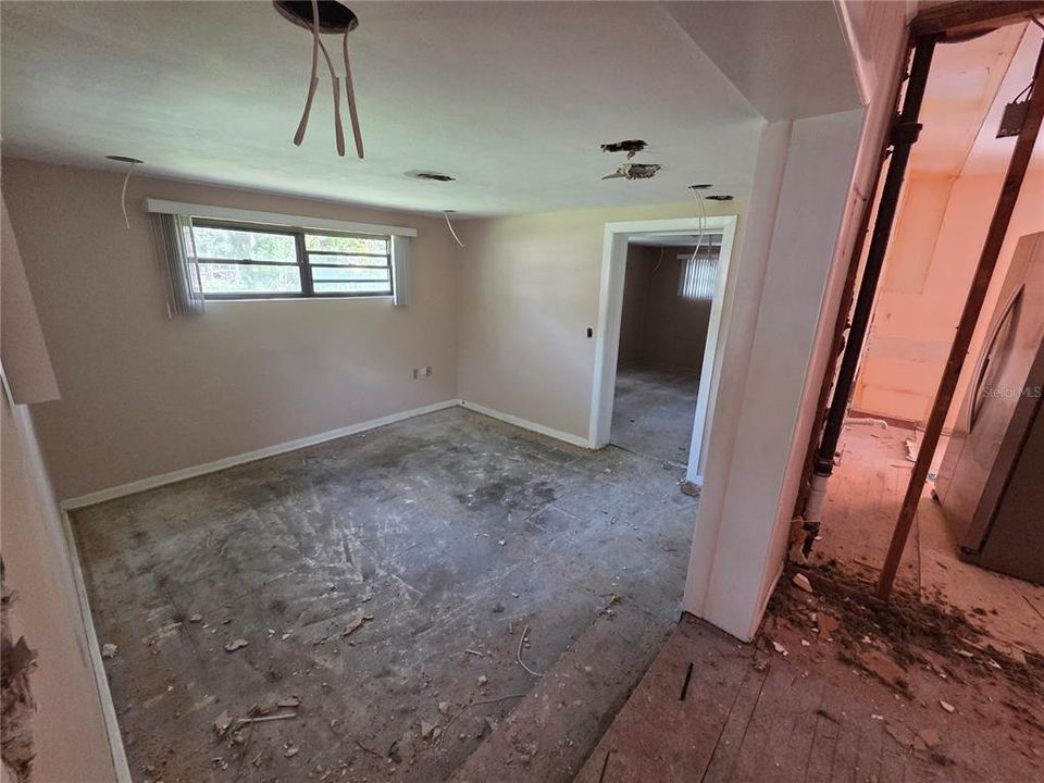 For Sale: $225,000 (4 beds, 2 baths, 1518 Square Feet)