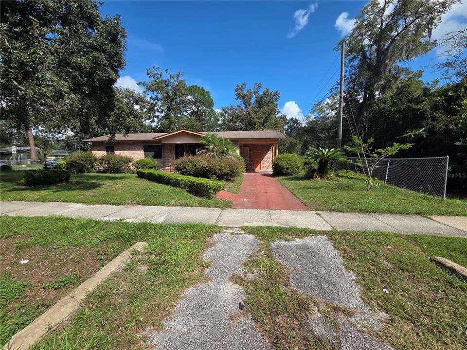For Sale: $225,000 (4 beds, 2 baths, 1518 Square Feet)