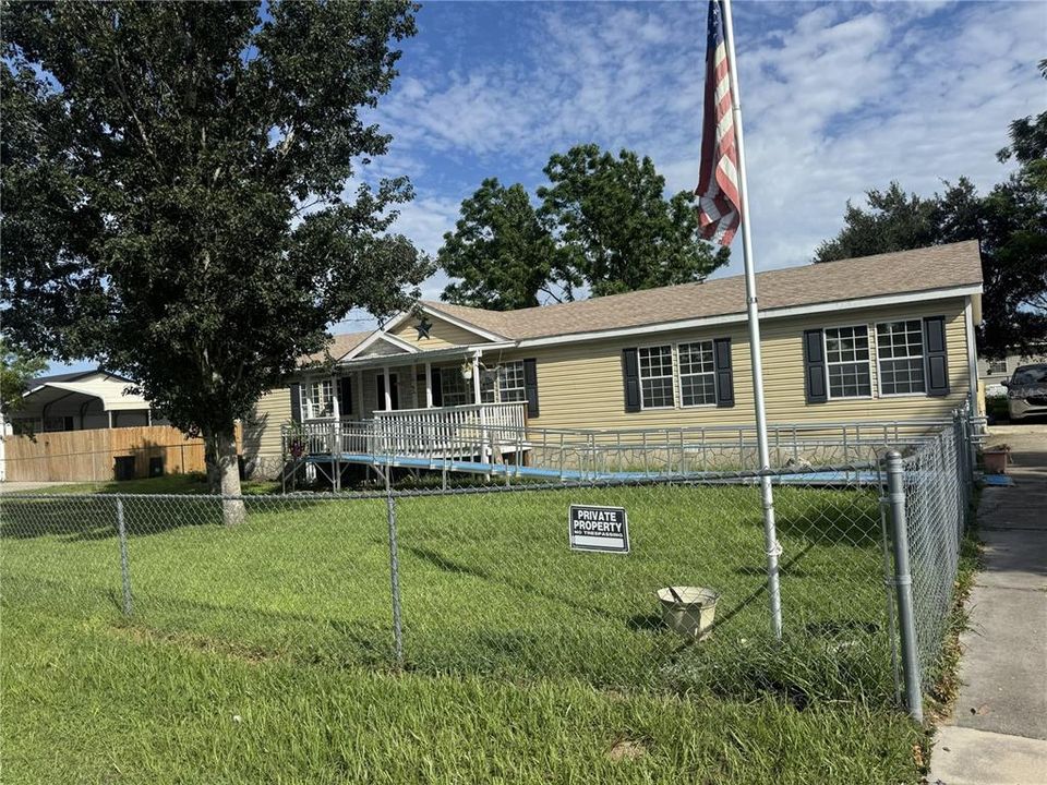 For Sale: $205,000 (3 beds, 2 baths, 1664 Square Feet)