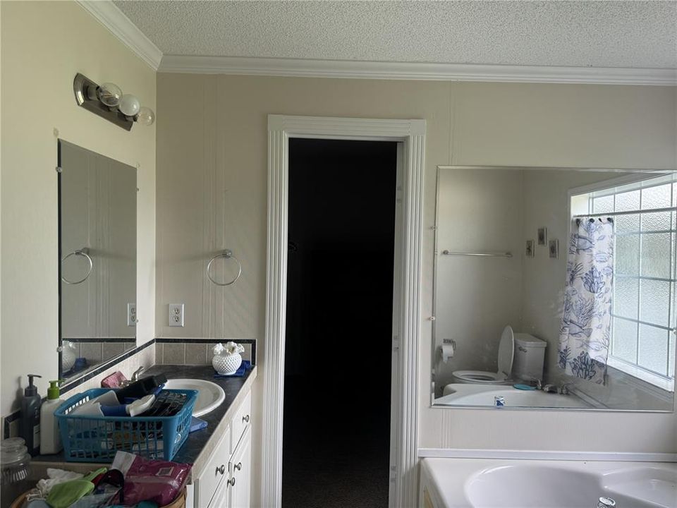 For Sale: $205,000 (3 beds, 2 baths, 1664 Square Feet)