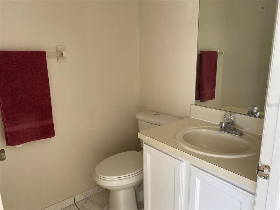 En Renta: $2,975 (4 camas, 2 baños, 2400 Pies cuadrados)