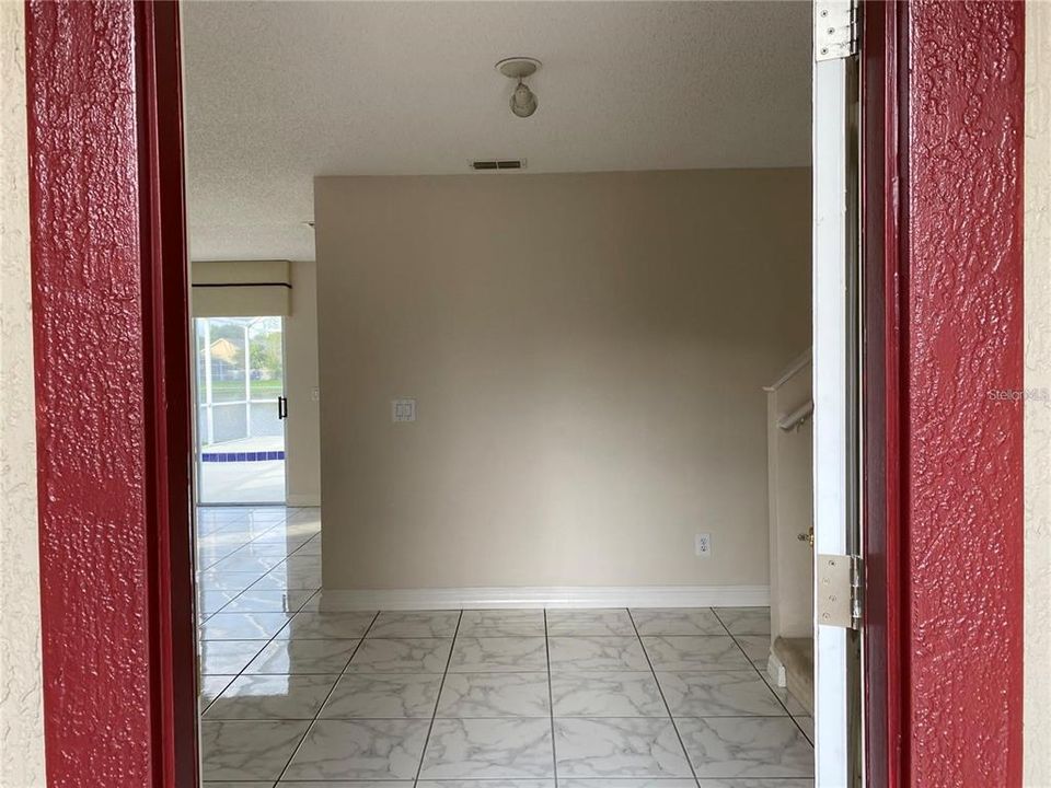 En Renta: $2,975 (4 camas, 2 baños, 2400 Pies cuadrados)