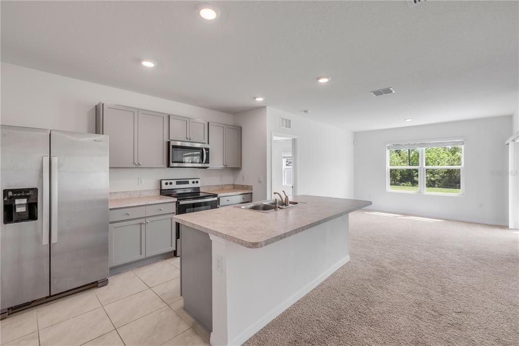 For Rent: $2,500 (3 beds, 2 baths, 1690 Square Feet)