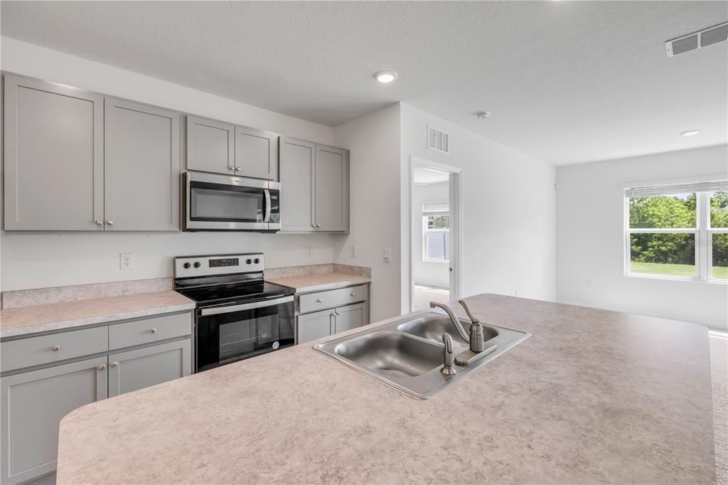 For Rent: $2,500 (3 beds, 2 baths, 1690 Square Feet)
