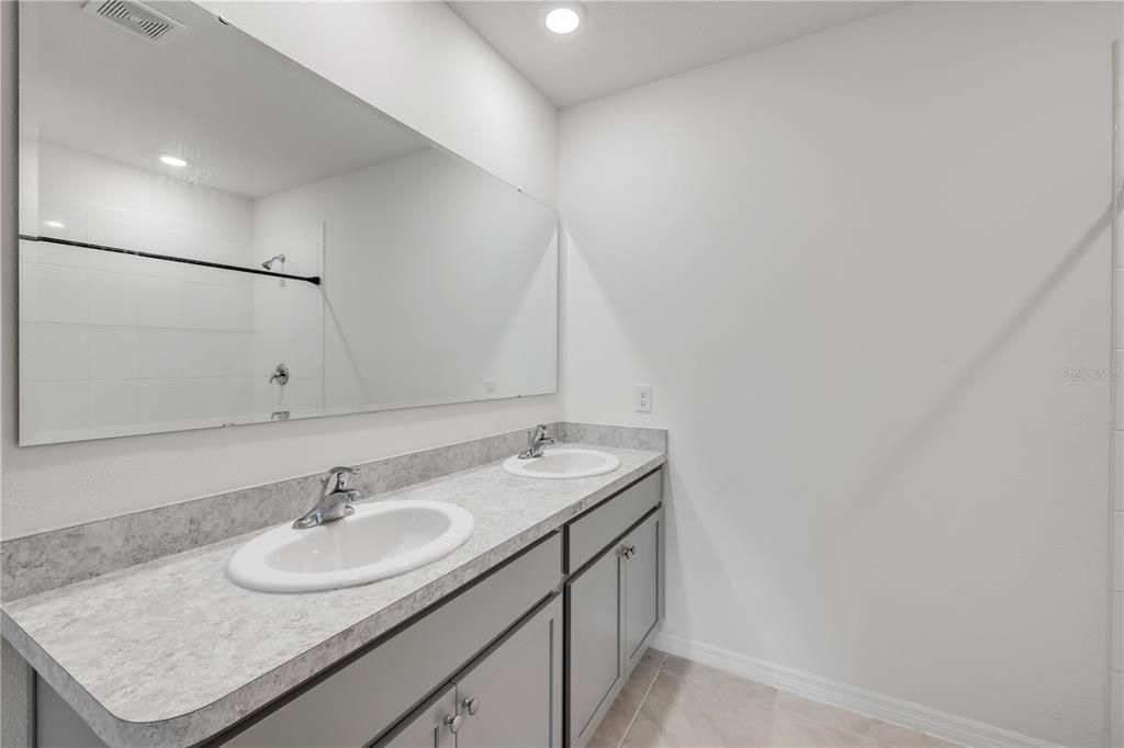 For Rent: $2,500 (3 beds, 2 baths, 1690 Square Feet)