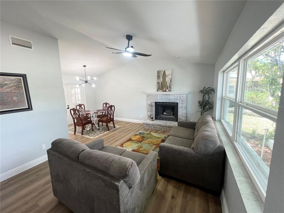 En Venta: $469,000 (3 camas, 2 baños, 1501 Pies cuadrados)