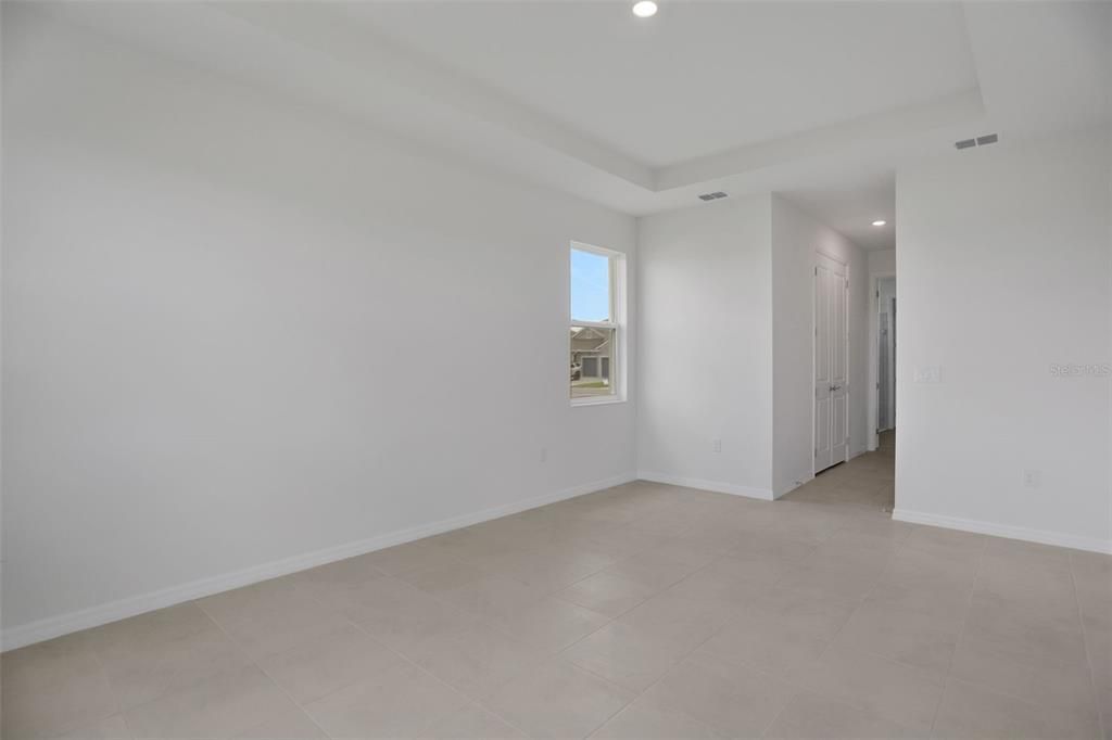 Activo con contrato: $609,990 (5 camas, 3 baños, 3550 Pies cuadrados)