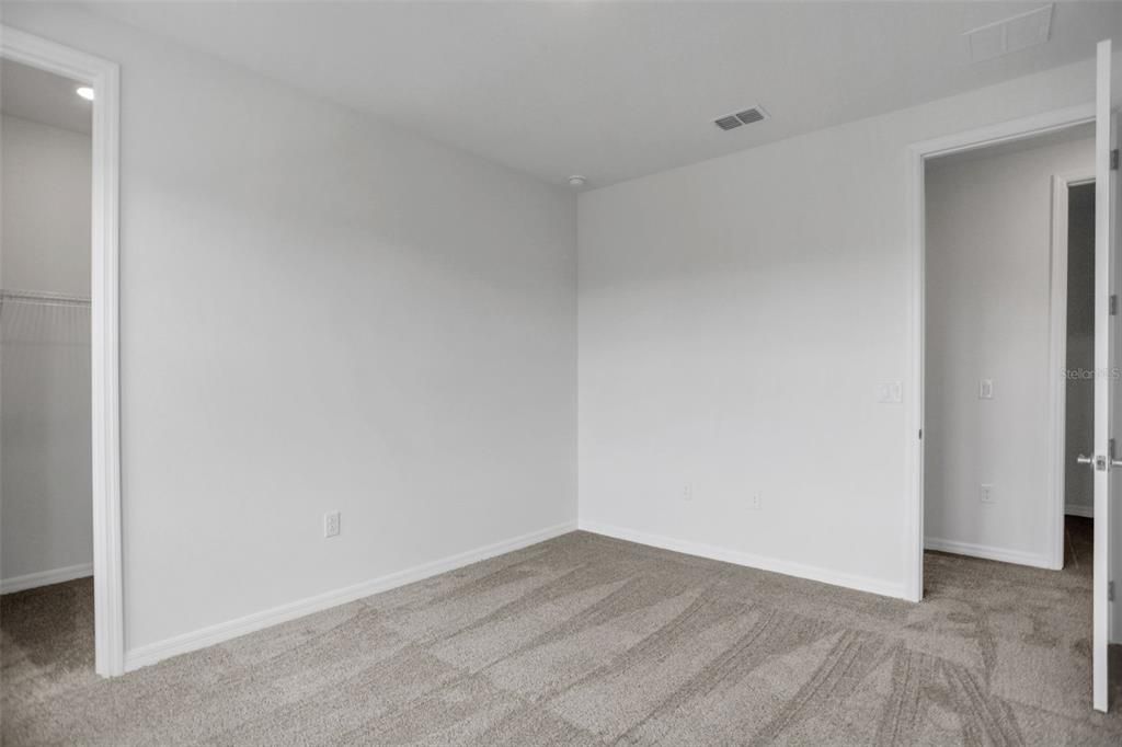 Activo con contrato: $609,990 (5 camas, 3 baños, 3550 Pies cuadrados)