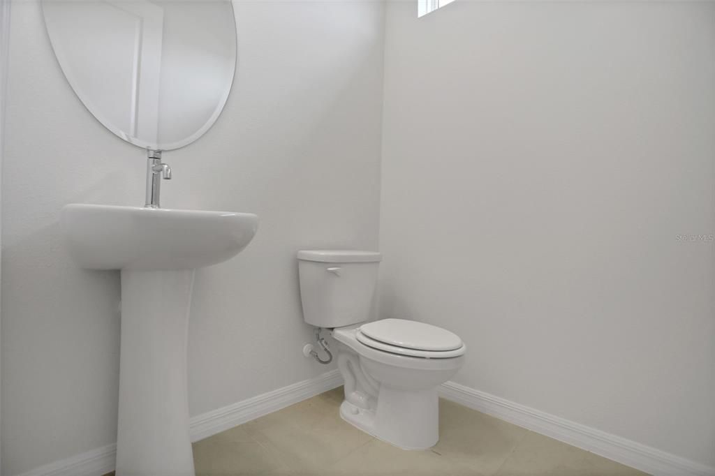Activo con contrato: $609,990 (5 camas, 3 baños, 3550 Pies cuadrados)