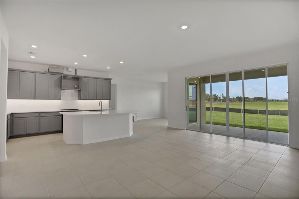 Activo con contrato: $609,990 (5 camas, 3 baños, 3550 Pies cuadrados)