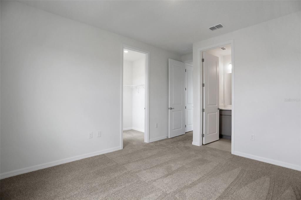 Activo con contrato: $609,990 (5 camas, 3 baños, 3550 Pies cuadrados)