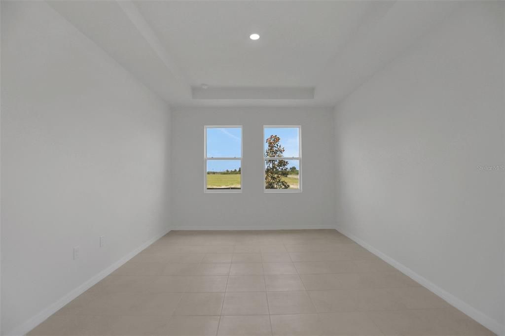 Activo con contrato: $609,990 (5 camas, 3 baños, 3550 Pies cuadrados)