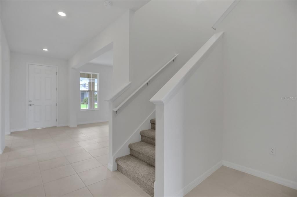 Activo con contrato: $609,990 (5 camas, 3 baños, 3550 Pies cuadrados)