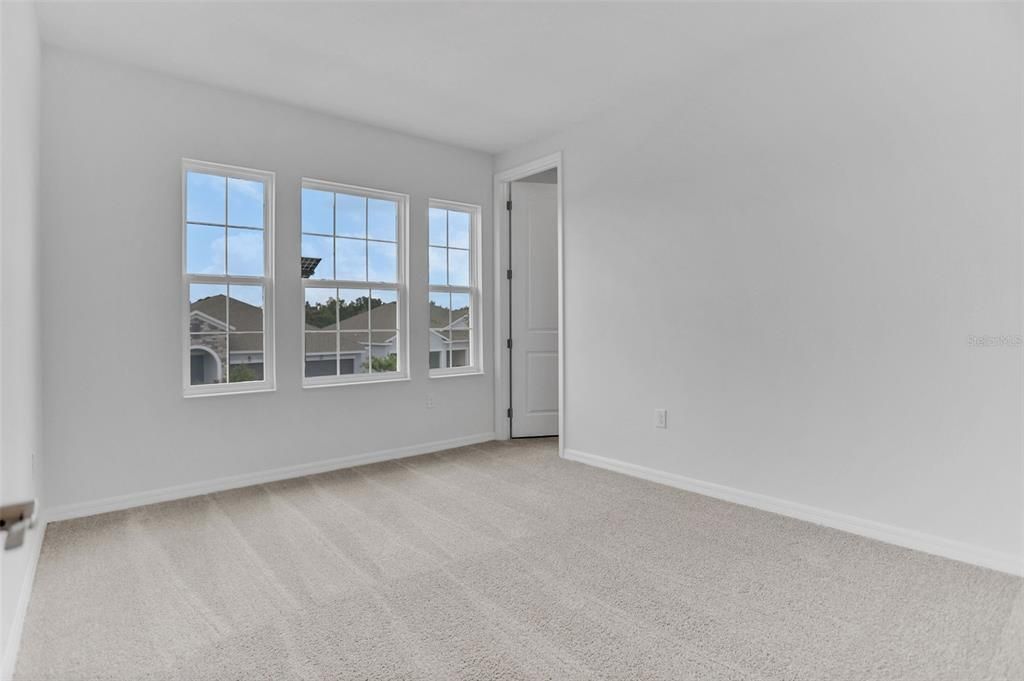 Activo con contrato: $609,990 (5 camas, 3 baños, 3550 Pies cuadrados)