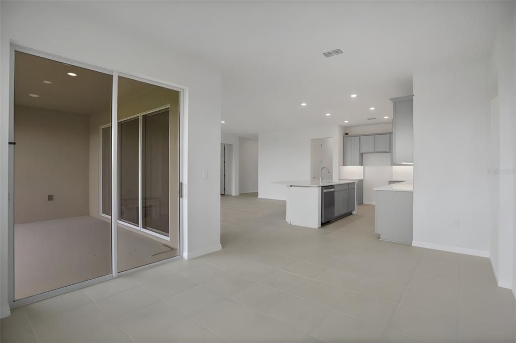 Activo con contrato: $609,990 (5 camas, 3 baños, 3550 Pies cuadrados)