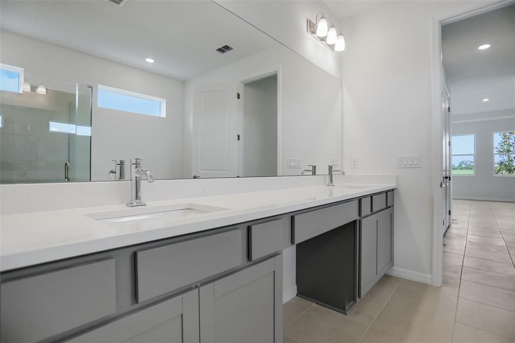 Activo con contrato: $609,990 (5 camas, 3 baños, 3550 Pies cuadrados)