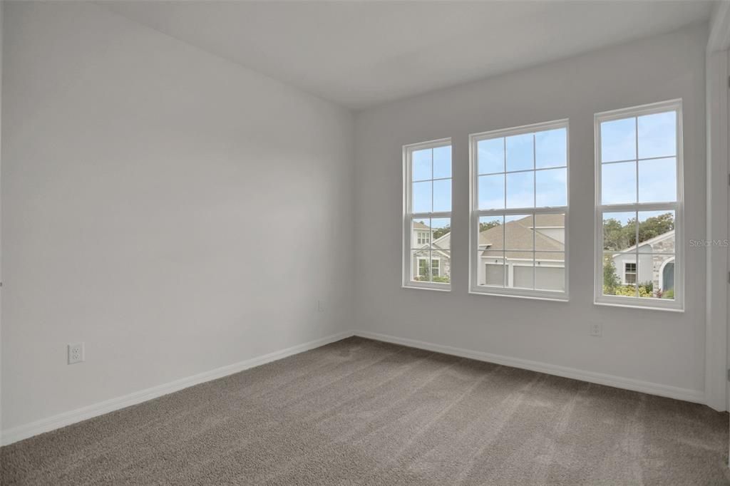 Activo con contrato: $609,990 (5 camas, 3 baños, 3550 Pies cuadrados)