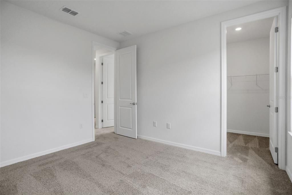 Activo con contrato: $609,990 (5 camas, 3 baños, 3550 Pies cuadrados)