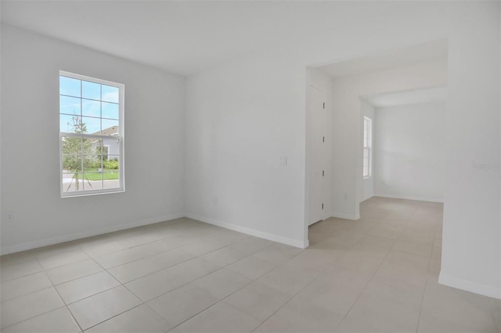 Activo con contrato: $609,990 (5 camas, 3 baños, 3550 Pies cuadrados)