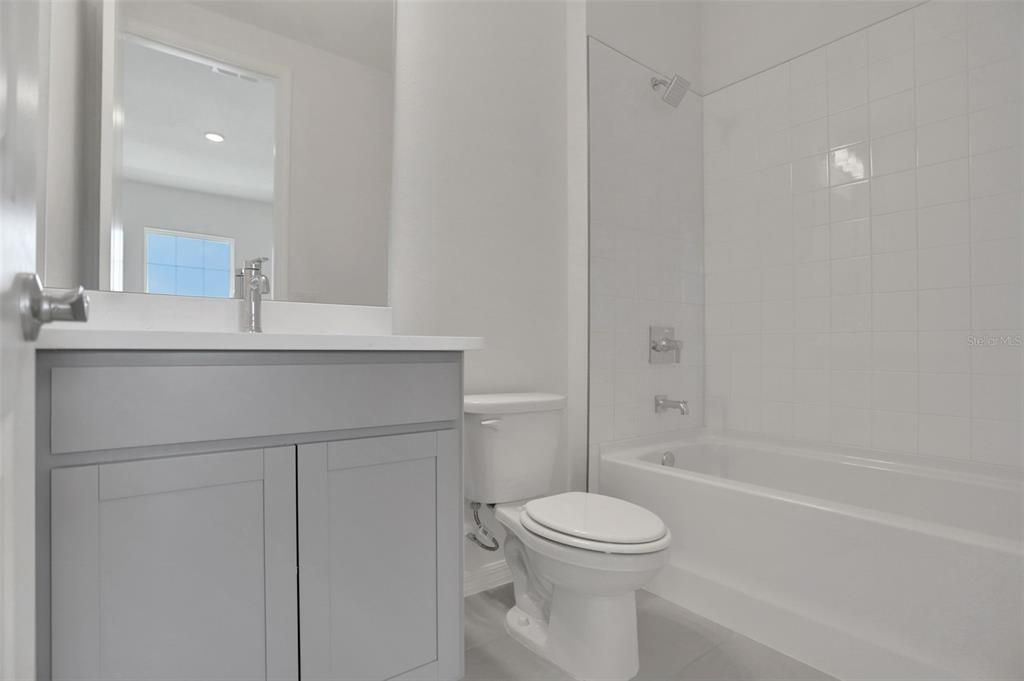 Activo con contrato: $609,990 (5 camas, 3 baños, 3550 Pies cuadrados)