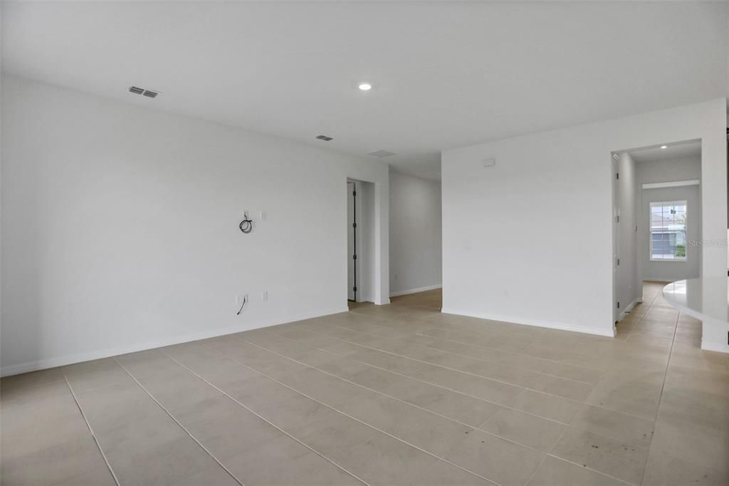 Activo con contrato: $609,990 (5 camas, 3 baños, 3550 Pies cuadrados)