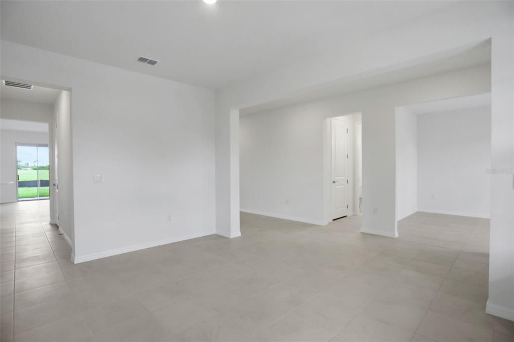 Activo con contrato: $609,990 (5 camas, 3 baños, 3550 Pies cuadrados)