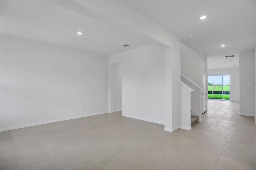 Activo con contrato: $609,990 (5 camas, 3 baños, 3550 Pies cuadrados)