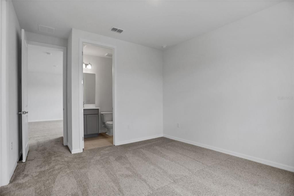 Activo con contrato: $609,990 (5 camas, 3 baños, 3550 Pies cuadrados)