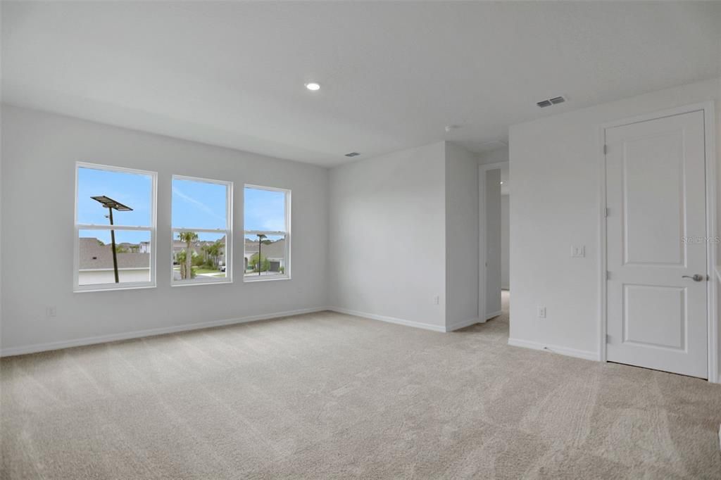 Activo con contrato: $609,990 (5 camas, 3 baños, 3550 Pies cuadrados)