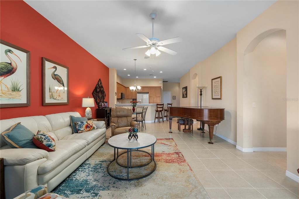 En Venta: $284,900 (3 camas, 2 baños, 1387 Pies cuadrados)