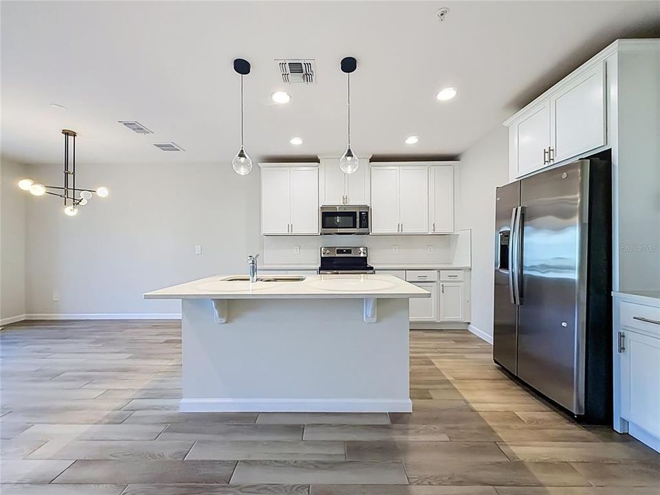 For Rent: $2,250 (3 beds, 2 baths, 1587 Square Feet)