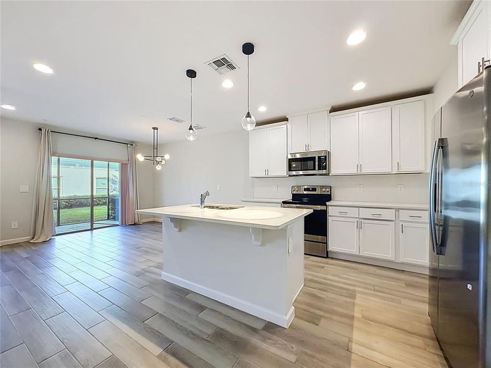 For Rent: $2,250 (3 beds, 2 baths, 1587 Square Feet)