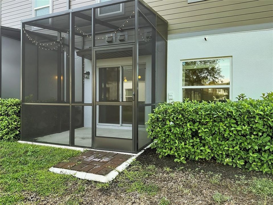 For Rent: $2,250 (3 beds, 2 baths, 1587 Square Feet)