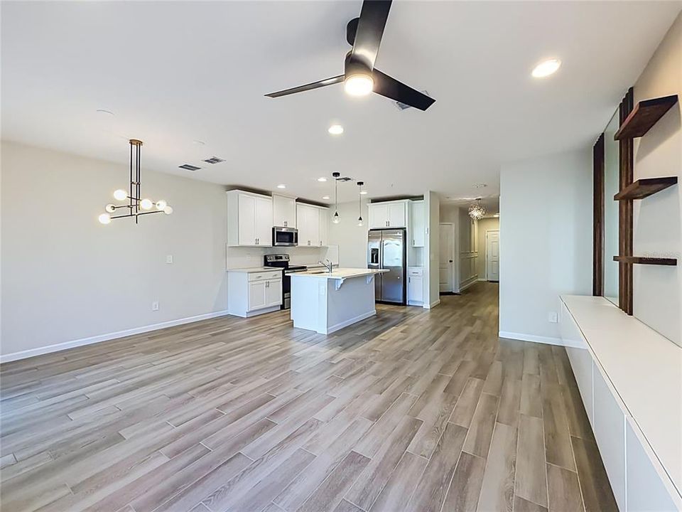 For Rent: $2,250 (3 beds, 2 baths, 1587 Square Feet)